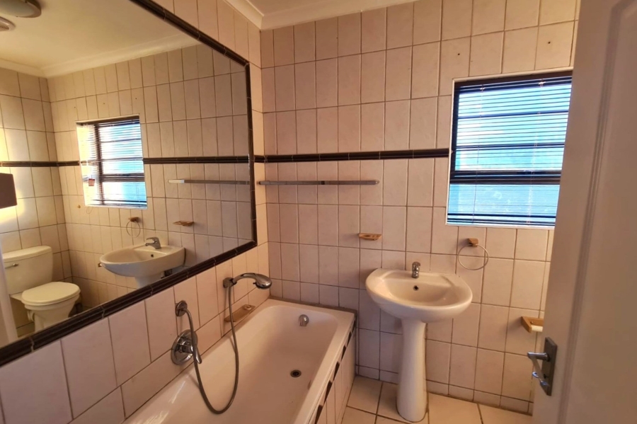 4 Bedroom Property for Sale in Tafelzicht Western Cape